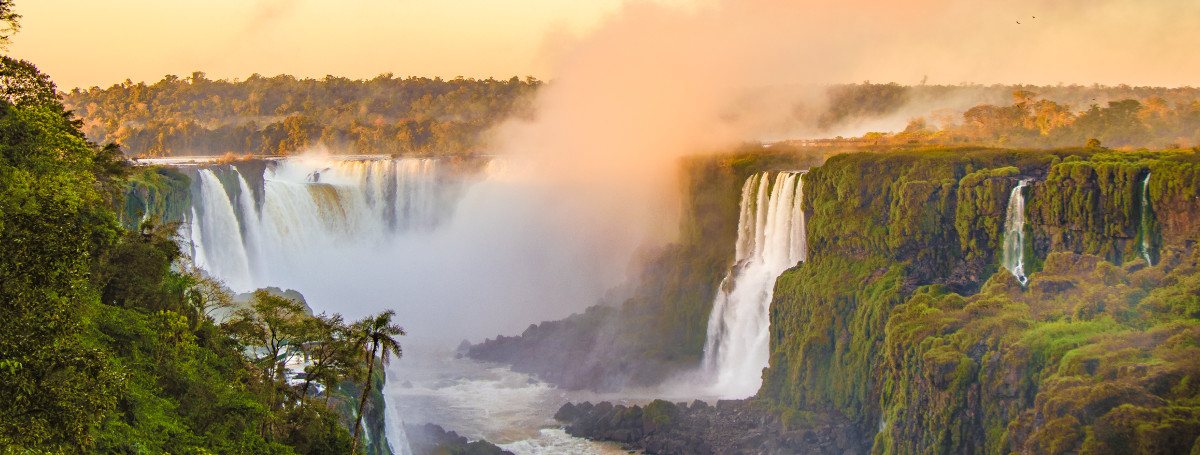 Uma dica: reserve o dia todo para visitar o Parque Nacional do Iguaçu, é lá onde estão as famosas Cataratas do Iguaçu. A Loumar Turismo comercializa também os ingressos para o atrativo, desta forma você não fica na fila e pode curtir com mais tranquilidade 